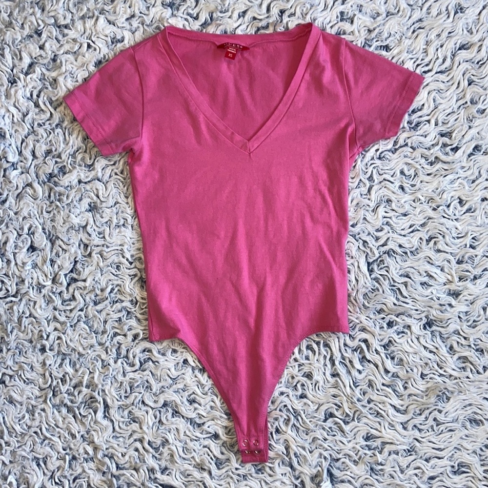 Guess XS Pink V-neck TShirt